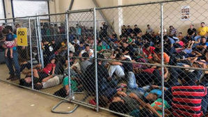 '콩나물시루' 美 이민자수용소 사진 공개&hellip;"째깍거리는 시한폭탄"