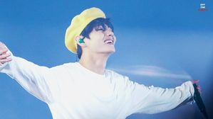 [SBS Star] V Reveals Why He Cried Alone in Bed After BTS' Rose Bowl Concert
