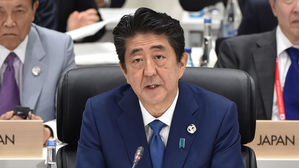 '전쟁가능국' 외치는 日 아베, 참의원 선거서 개헌 발의선 확보할까