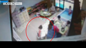 원장 보자 자지러진 아이&hellip;CCTV 보니 '덮개 의자' 감금
