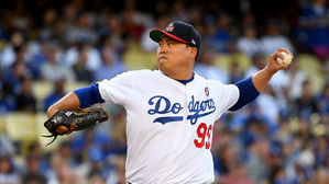 류현진, '4전 5기' 끝에 시즌 10승-통산 50승 달성