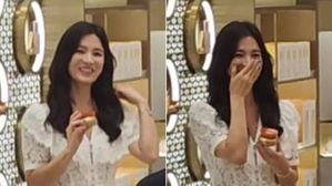 [SBS Star] VIDEO: One Fan Makes Song Hye Kyo Smile Brighter Than Ever