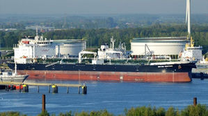 "이란 혁명수비대, 英 유조선 나포 시도&hellip;'발포' 경고에 물러나"