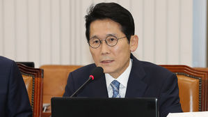 윤소하 "피로감 높이는 당 없애야&hellip;정당 해임 건의 제도 추진"