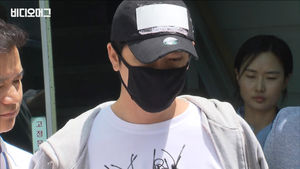 '성폭행 혐의' 배우 강지환, 체포 후 처음 모습 드러내&hellip;이르면 오늘 구속 여부 결정