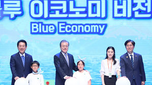 문 대통령 "전남과 대한민국 발전은 하나&hellip;경제활력 블루칩 기대"