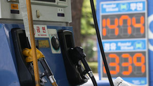 전국 휘발윳값 6주 연속 하락&hellip;서울&middot;강원&middot;제주 1천500원대