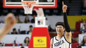 한국 남자농구 대표팀, 3점 슛 21개 퍼붓고 인도네시아 대파