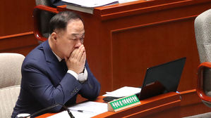 홍남기 "분양가상한제 적용 시기·방법, 현재로선 말씀 어려워"