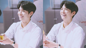[SBS Star] Park Bo Gum Flutters One Lucky Fan's Heart with His Words at a Fan Signing Event