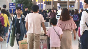[친절한 경제] 해외여행 증가세 '주춤'&hellip;"쓸 돈이 없어요"