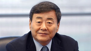 '성폭행 피소' 김준기 전 DB 회장, 미국서 "질병 치료" 체류 연장