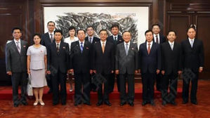 북&middot;중 수교 70주년 교류 다각화&hellip;사법 협력 양해각서 체결