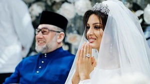 "왕위 대신 사랑 택했다더니&hellip;말레이 前 국왕 부부 이혼"