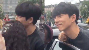 [SBS Star] VIDEO: Gong Yoo Smiles for a Selfie with a Fan Even When He Is in a Rush