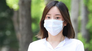 [SBS Star] VIDEO: Hwang Hana Apologizes to the Public After Being Released with Suspended Sentence