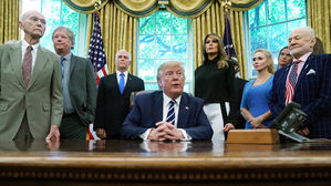 트럼프 "달이어 화성도"&hellip;`달착륙 50년' 아폴로11호 우주인 초청