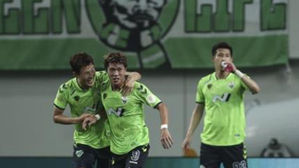 '이적생 김승대 결승골' 전북, 서울에 4대2 승리&hellip;선두 질주