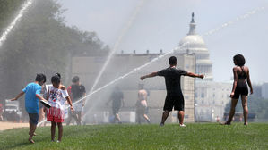 美 중&middot;동부 '살인적 폭염'&hellip;체감온도 40도 넘는 무더위에 몸살