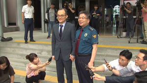 [영상] 문무일 검찰총장, 퇴임 하루 앞두고 민갑룡 경찰청장 찾아 작별 인사