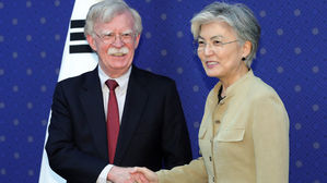 볼턴 "세계 곳곳 도전 있어도 한미동맹 굳건"&hellip;강경화 장관 면담