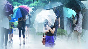 경기 22개 시&middot;군 호우주의보&hellip;내일까지 20∼70㎜ 비