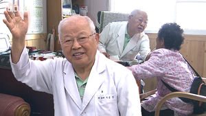 전복의 천국 청산도에는 '천사'가 산다...섬마을에 나타난 의사 선생님 '섬마을 슈바이처' 이강안