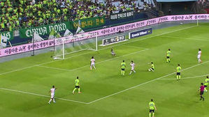 제주 윤일록 '4경기 연속골' 폭발&hellip;전북 선두 탈환 실패