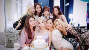 [SBS Star] Tiffany Young Shares Photos from Her Birthday Party with Girls' Generation