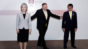 한&middot;미&middot;일 회담서 강경화 'GSOMIA 재고' 언급&hellip;폼페이오 즉답 안 해