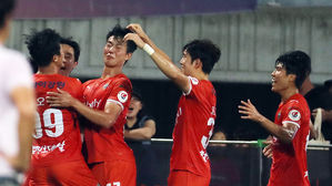 '불사조' 강원, 후반 추가 시간 극장골&hellip;전북과 3-3 무승부