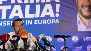 이탈리아 검찰, 극우 부총리의 난민구조선 입항금지에 수사 착수