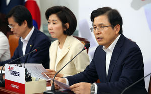 황교안 "문 대통령, 北 미사일에 벙어리&hellip;굴종적 대북정책"