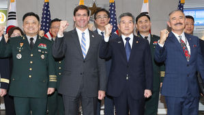 에스퍼 미 국방 "한미동맹 철통&hellip;한반도 안보 생산적 논의"