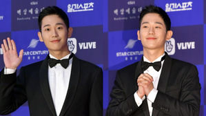 [SBS Star] Jung Hae In Gifts His Manager a Luxury Car