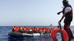 伊, 프랑스 구조선에도 입항 금지 통보&hellip;난민 160여 명 또 발 묶여