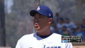 '무실점 호투' 류현진, 시즌 12승&hellip;사이영상 가능성 높였다