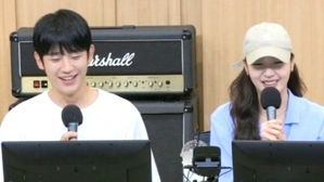 [SBS Star] Jung Hae In & Kim Go-eun Tell the Kind of Jobs They Had Before Their Debut