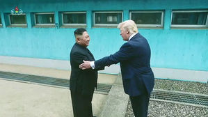 트럼프 "김정은, 판문점 회동 제안에 10분 만에 전화"