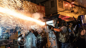 시위 등에 홍콩 경제 주저앉나&hellip;성장률 전망 0&sim;1%로 하향