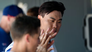 '연속타자 피홈런' 류현진, 50일 만에 패전 멍에&hellip;5⅔이닝 4실점