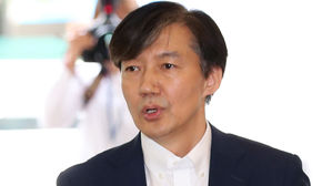 조국 "인사청문회 내일이라도 열어달라&hellip;의혹 설명할 것"