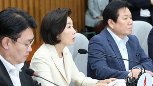 나경원 "조국 사퇴는 '과거 조국'의 명령&hellip;文 대통령 결단해야"