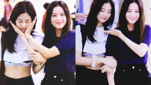 [SBS Star] BLACKPINK JISOO Just Loves JENNIE's Puffy Face?