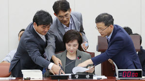 교육위로 번진 '조국 딸 논란'&hellip;野 "교육부, 감사 착수해야"