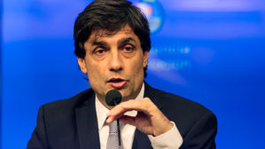 아르헨 새 재무장관 "환율 안정 최우선"&hellip;시장은 여전히 불안