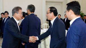 서울대 총장 "조국 딸, 어려운 학생 주는 장학금 받았다면 문제"