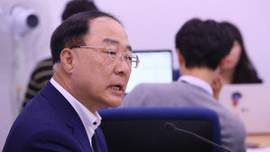 홍남기 "지소미아 종료로 경제 어려움 쉽게 걷히지 않을 수도"