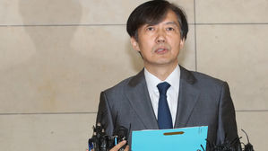 '재산 기부'로 돌파구 찾는 조국&hellip;들끓는 여론 잠재울까