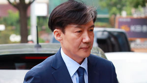 조국, 오후 출근해 청문회 준비&hellip;'압수수색 국면' 돌파 의지